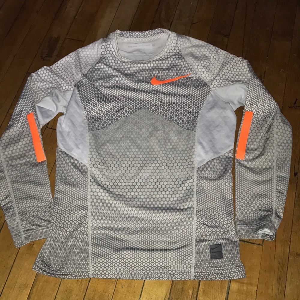 Nike HyperWarm White and Gray Hex-Pattern Long Sleeve Top